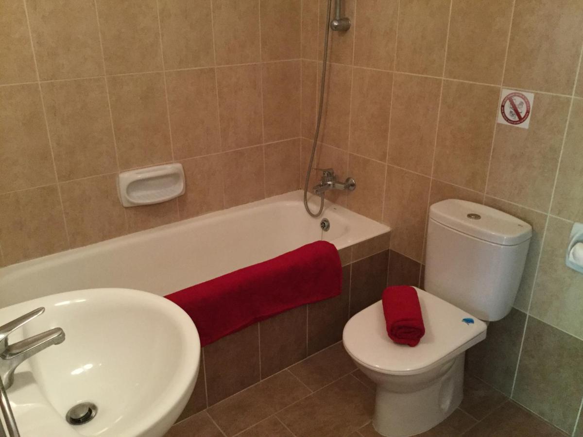 Poolside 2 Bedroom Apt, Paphos Riviera, Universal Area ภายนอก รูปภาพ
