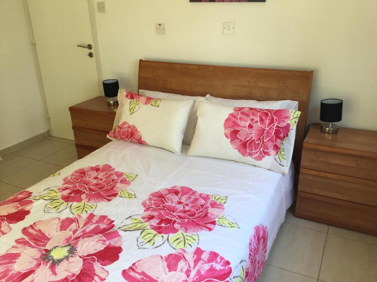 Poolside 2 Bedroom Apt, Paphos Riviera, Universal Area ภายนอก รูปภาพ