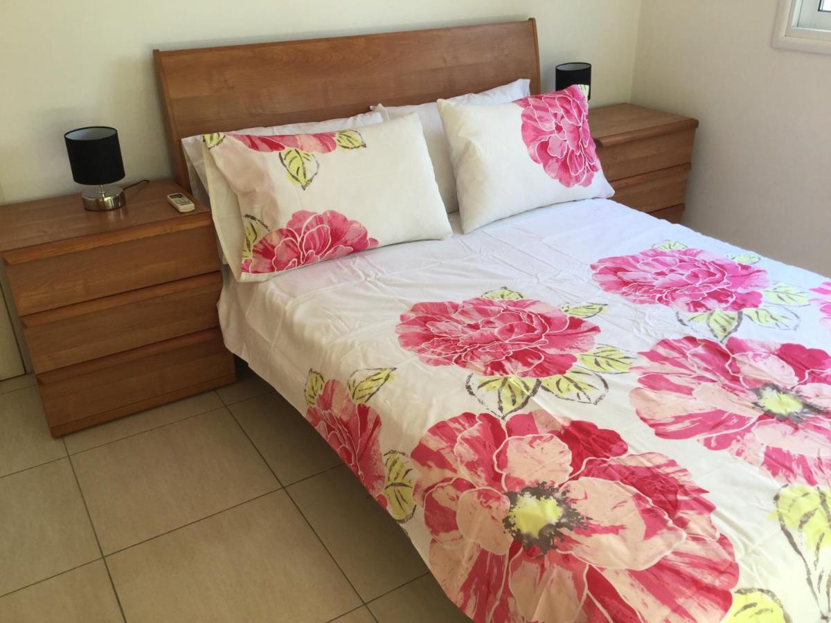 Poolside 2 Bedroom Apt, Paphos Riviera, Universal Area ภายนอก รูปภาพ
