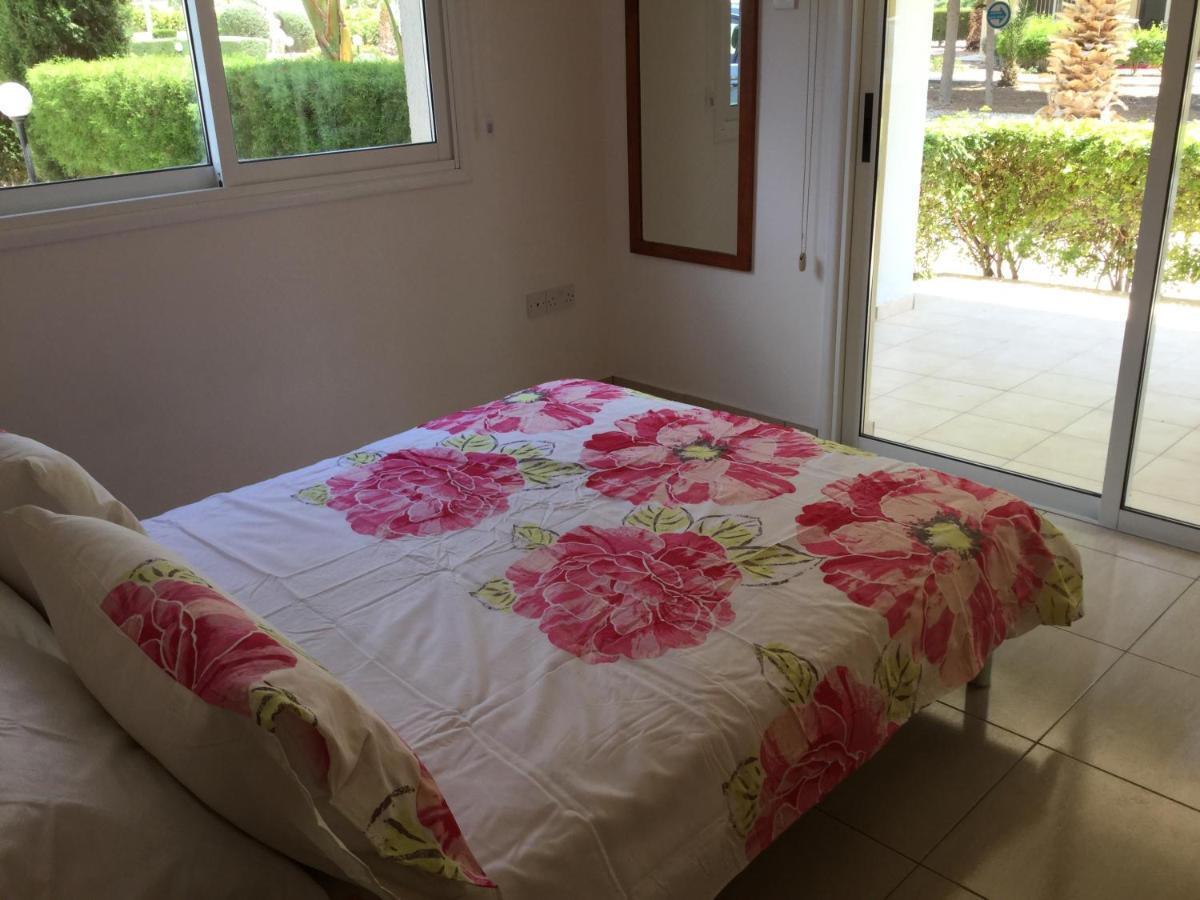Poolside 2 Bedroom Apt, Paphos Riviera, Universal Area ภายนอก รูปภาพ