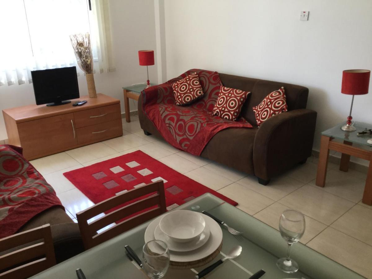 Poolside 2 Bedroom Apt, Paphos Riviera, Universal Area ภายนอก รูปภาพ
