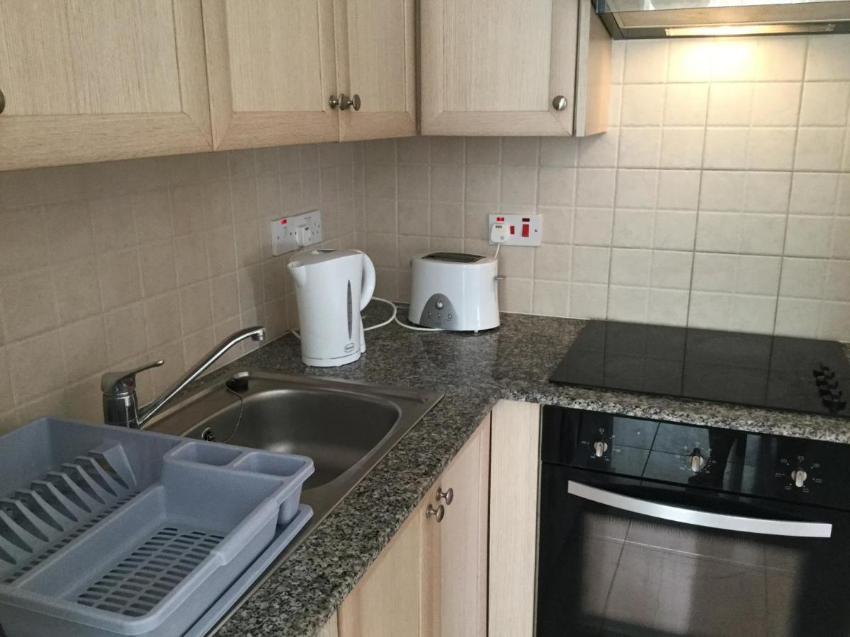 Poolside 2 Bedroom Apt, Paphos Riviera, Universal Area ภายนอก รูปภาพ