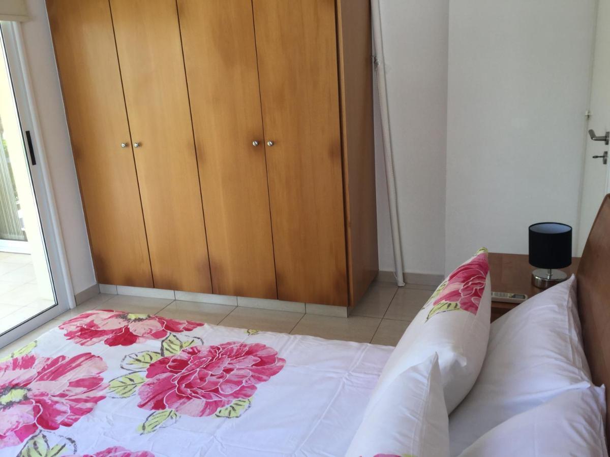Poolside 2 Bedroom Apt, Paphos Riviera, Universal Area ภายนอก รูปภาพ