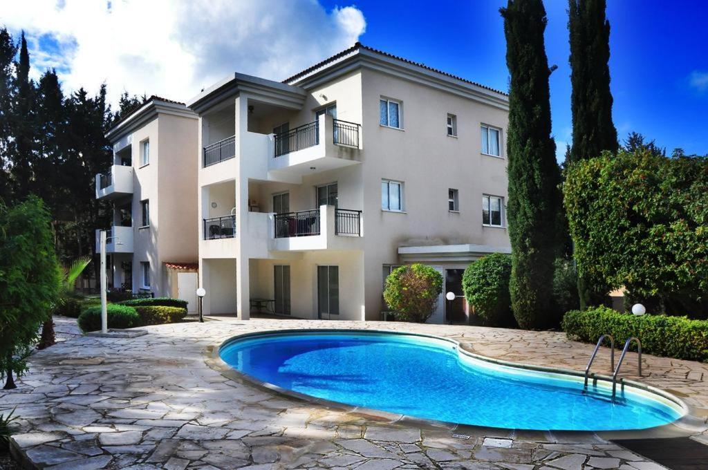 Poolside 2 Bedroom Apt, Paphos Riviera, Universal Area ภายนอก รูปภาพ